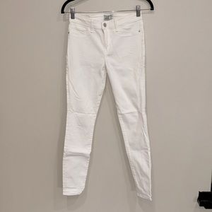 Abercrombie & Fitch Harper Low rise super skinny size 28 in white.